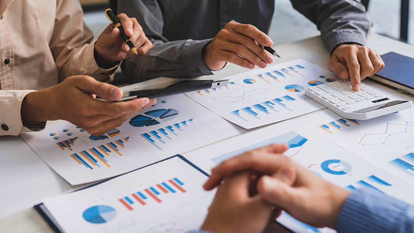 economist accounting money with statistics graphs SI Q1 2023
